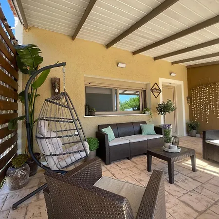 Villeta Nikol Appartement *