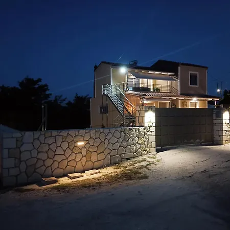 Villeta Nikol * Lixouri