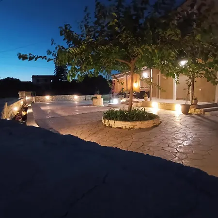 Villeta Nikol * Lixouri