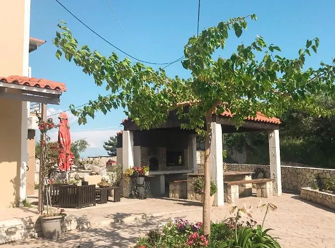 Villeta Nikol Daire Lixouri