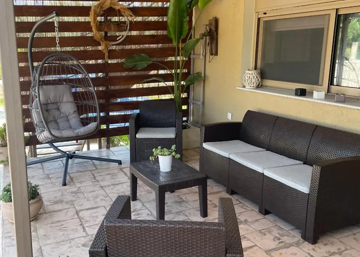 Villeta Nikol Daire Lixouri