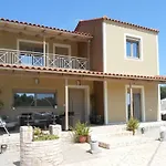 Villeta Nikol Ликсури